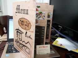 In menu giấy bồi các món ăn hải sản, đặc sản ngon Nha Trang cho nhà hàng